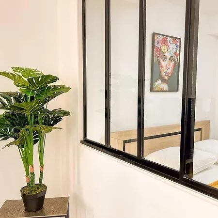 T2 Refait A Neuf En Plein Centre-ville De *